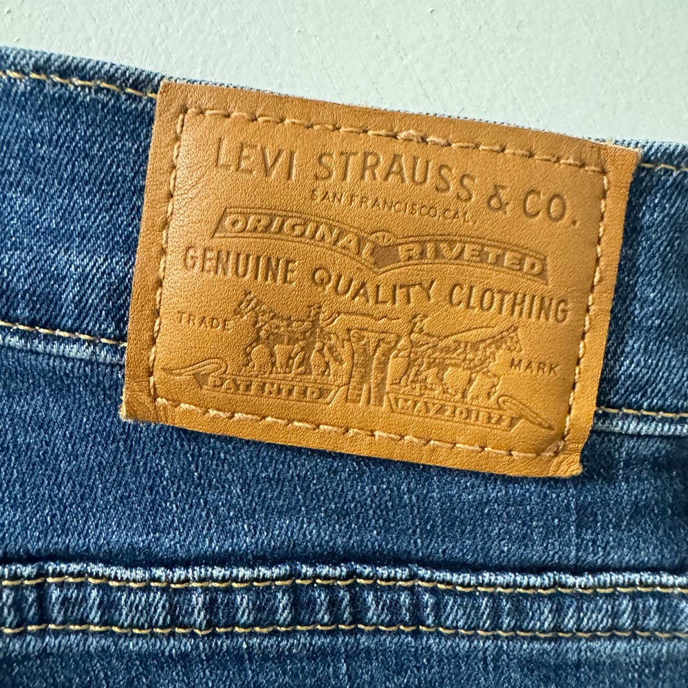 Levi’s 724 High Rise Straight Jeans. Size 26. Color Blue Wave Dark Wash. - Picture 8 of 12